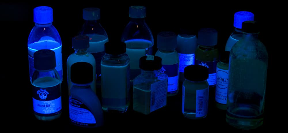 樹脂・油・顔料の蛍光反応 - とりロジー