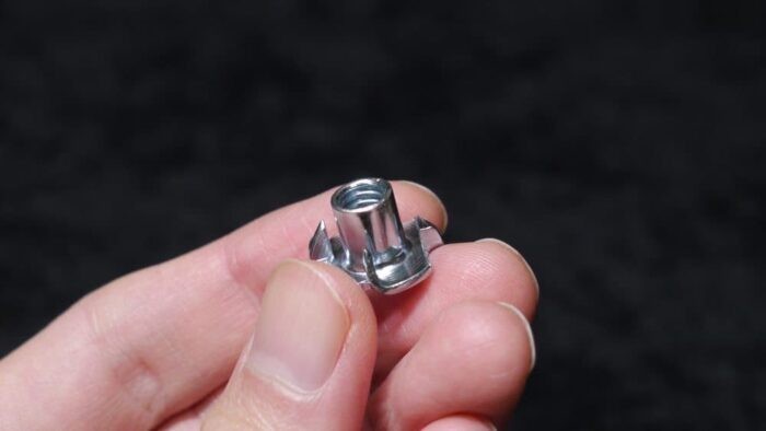 1/4インチ爪付きナット