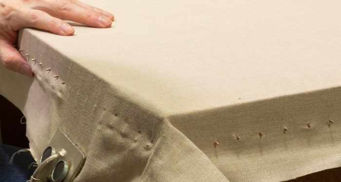 キャンバスに合釘にひっかける