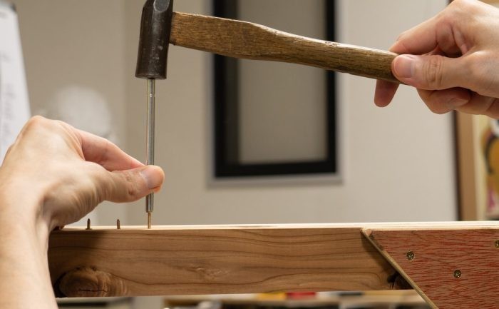 合釘の打ち込み